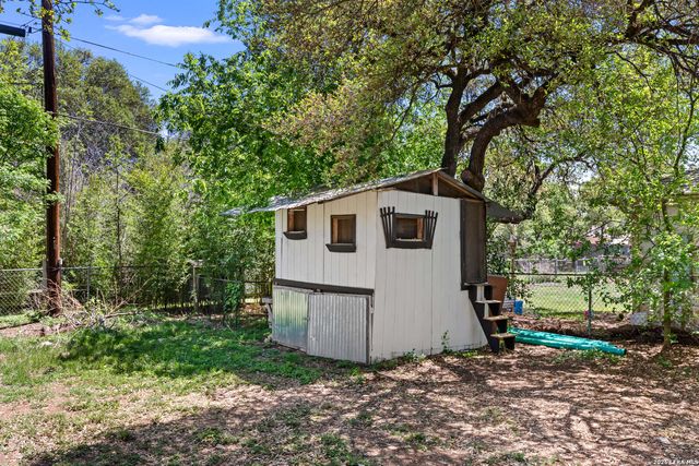 904 COUNTRY RD, Blanco, TX 78606
