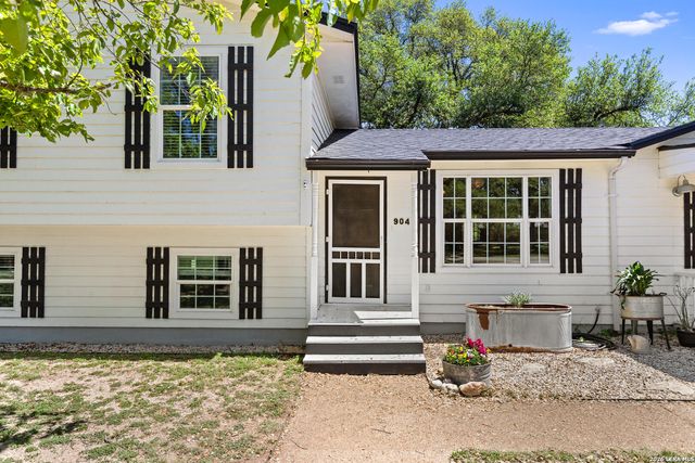 904 COUNTRY RD, Blanco, TX 78606