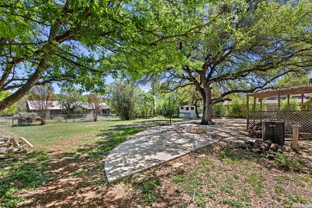 904 COUNTRY RD, Blanco, TX 78606
