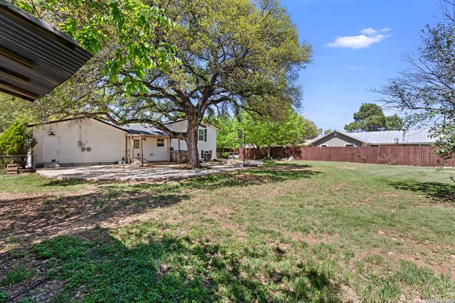 904 COUNTRY RD, Blanco, TX 78606