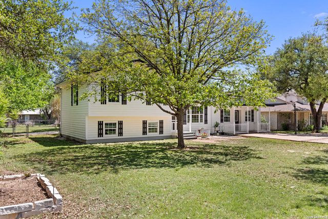 904 COUNTRY RD, Blanco, TX 78606