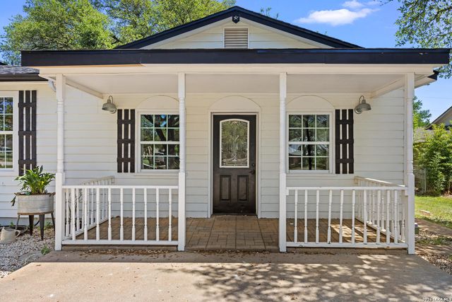 904 COUNTRY RD, Blanco, TX 78606