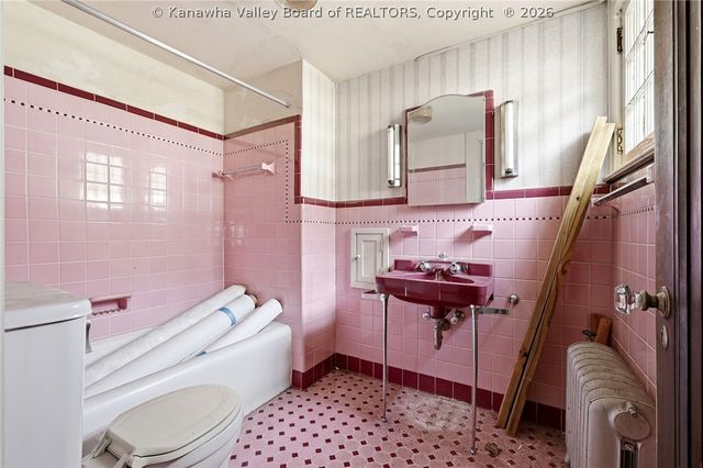 2512 Kanawha Blvd E, Charleston, WV 25311