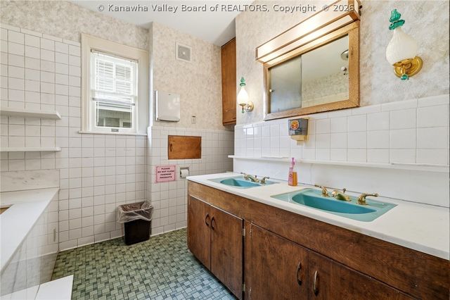 2512 Kanawha Blvd E, Charleston, WV 25311