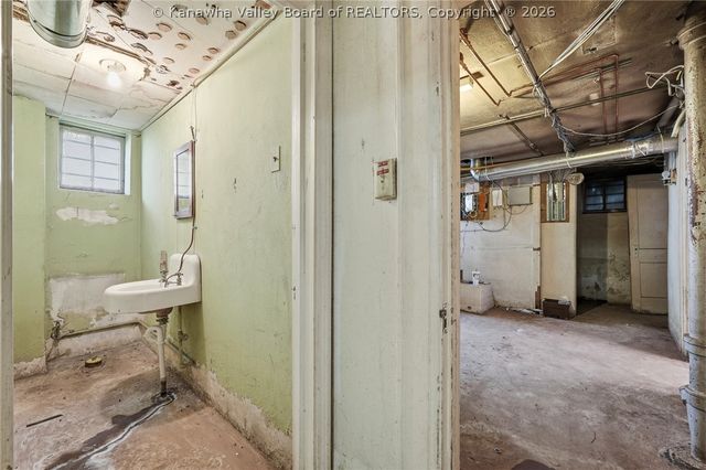 2512 Kanawha Blvd E, Charleston, WV 25311