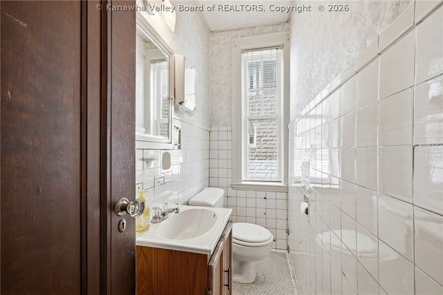 2512 Kanawha Blvd E, Charleston, WV 25311