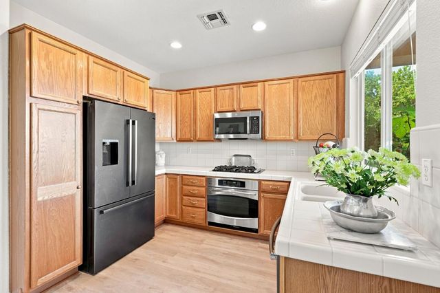 1636 Andover Ln, Lincoln, CA 95648