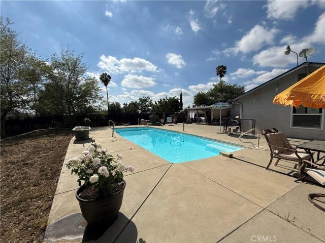 325 W Ave L, Calimesa, CA 92320
