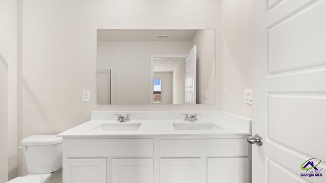 202 Kenmore Circle, Perry, GA 31069