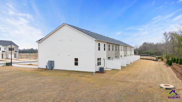 202 Kenmore Circle, Perry, GA 31069