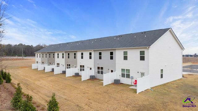 202 Kenmore Circle, Perry, GA 31069