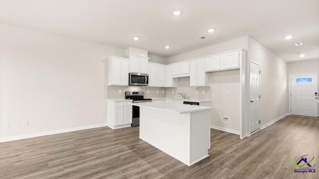 202 Kenmore Circle, Perry, GA 31069