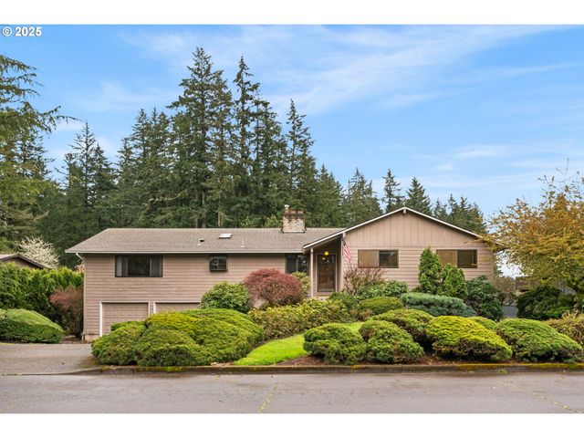 21050 S MOSSY ROCK Ct, Oregon City, OR 97045