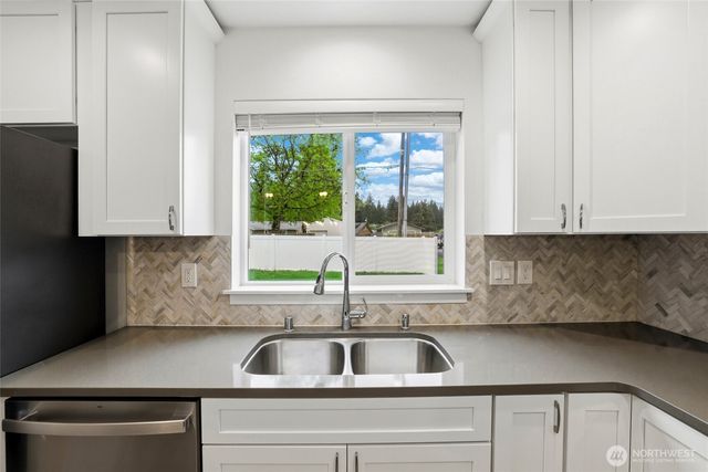 9815 178th Way SW, Rochester, WA 98579