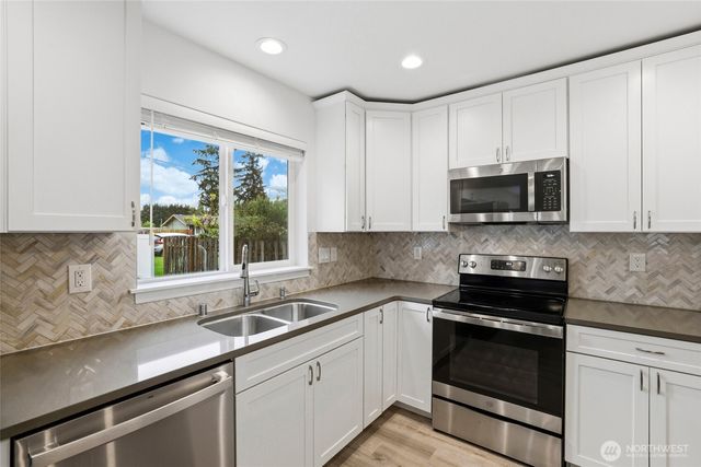 9815 178th Way SW, Rochester, WA 98579