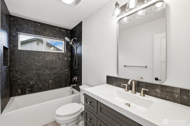 9815 178th Way SW, Rochester, WA 98579
