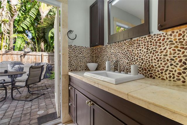 3024 NE 2nd Ter, Wilton Manors, FL 33334