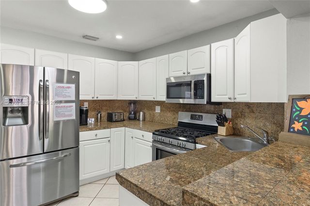 3024 NE 2nd Ter, Wilton Manors, FL 33334