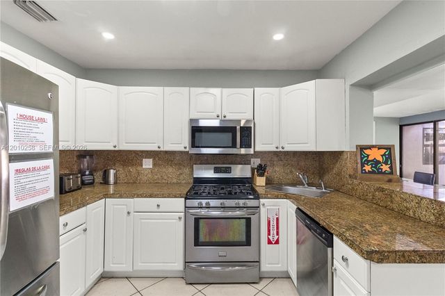 3024 NE 2nd Ter, Wilton Manors, FL 33334