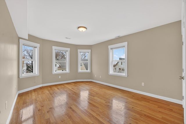 25 Main St Apt 3, Somerville, MA 02145