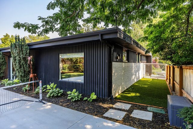 2071 E ST. MARYS DR, Salt Lake City, UT 84108
