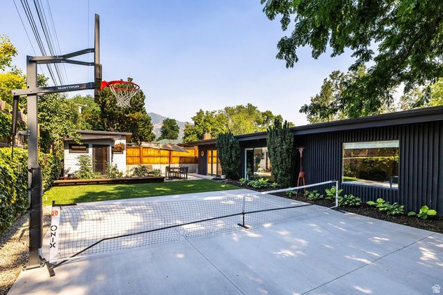 2071 E ST. MARYS DR, Salt Lake City, UT 84108
