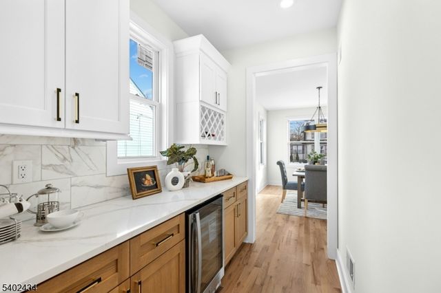 61 W Colfax Ave, Roselle Park Boro, NJ 07204