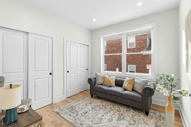 61 W Colfax Ave, Roselle Park Boro, NJ 07204