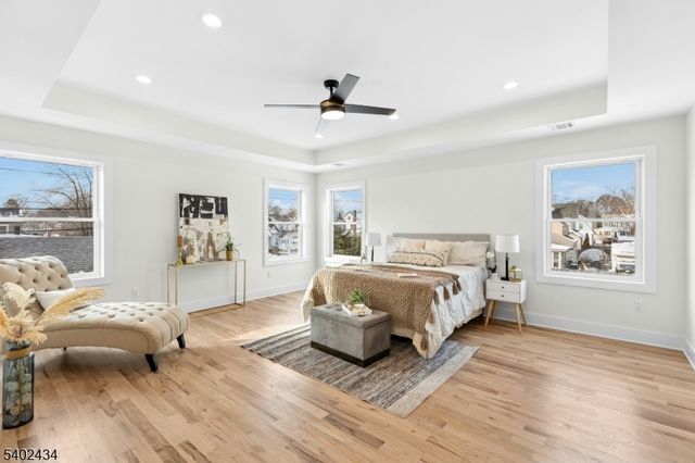 61 W Colfax Ave, Roselle Park Boro, NJ 07204