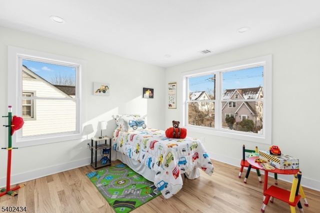 61 W Colfax Ave, Roselle Park Boro, NJ 07204