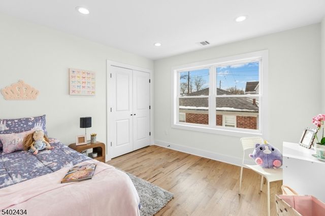 61 W Colfax Ave, Roselle Park Boro, NJ 07204