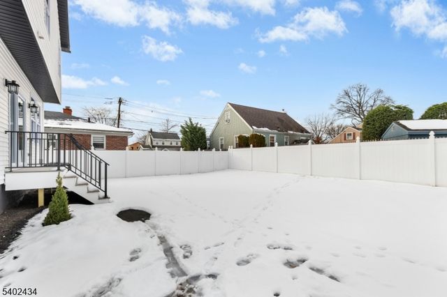 61 W Colfax Ave, Roselle Park Boro, NJ 07204