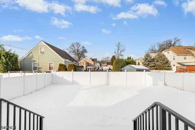 61 W Colfax Ave, Roselle Park Boro, NJ 07204