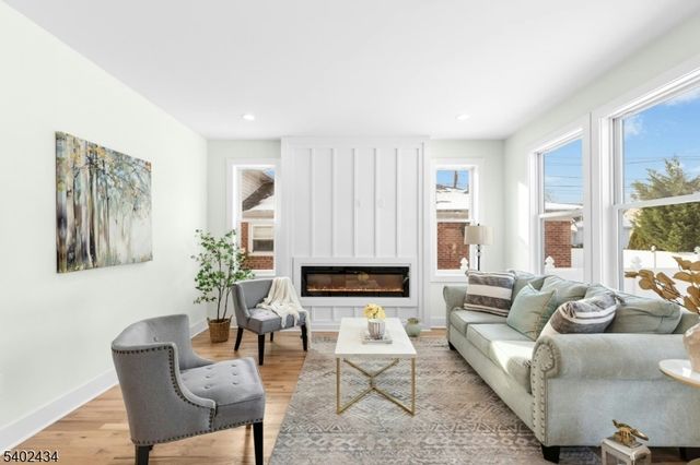 61 W Colfax Ave, Roselle Park Boro, NJ 07204