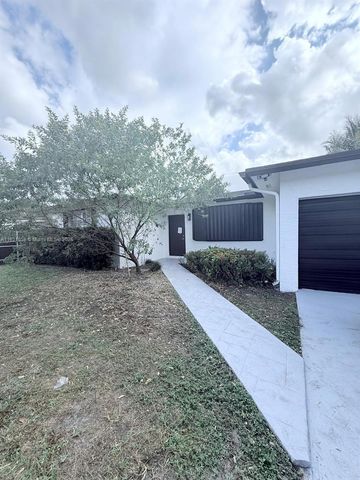 4240 SW 27th St 1, West Park, FL 33023