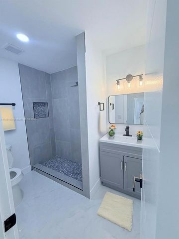 4240 SW 27th St 1, West Park, FL 33023