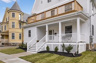 32 Columbia St 1, Brookline, MA 02446