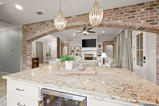 39478 Oceanview Ave, Prairieville, LA 70769