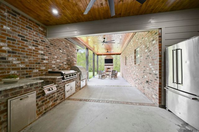 39478 Oceanview Ave, Prairieville, LA 70769