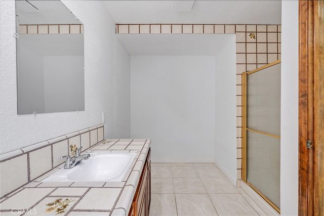 31817 Saint Anne Drive, Llano, CA 93544