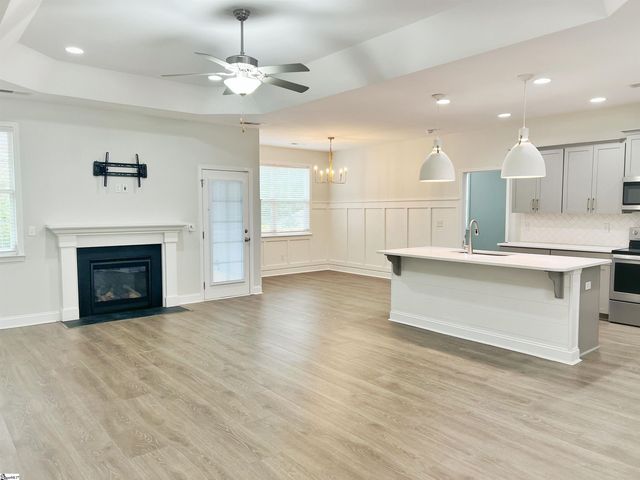 818 Orchard Valley Lane, Boiling Springs, SC 29316