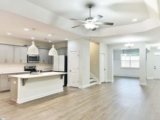 818 Orchard Valley Lane, Boiling Springs, SC 29316