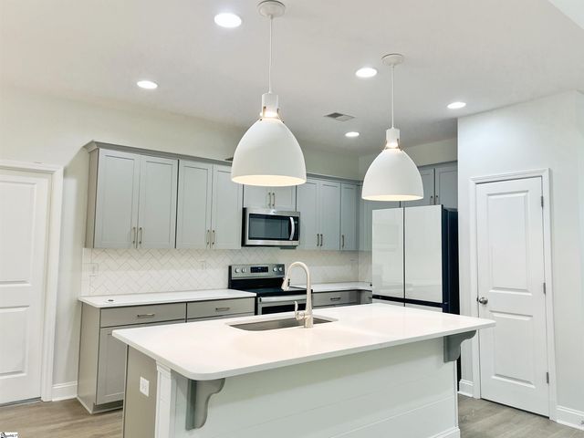 818 Orchard Valley Lane, Boiling Springs, SC 29316