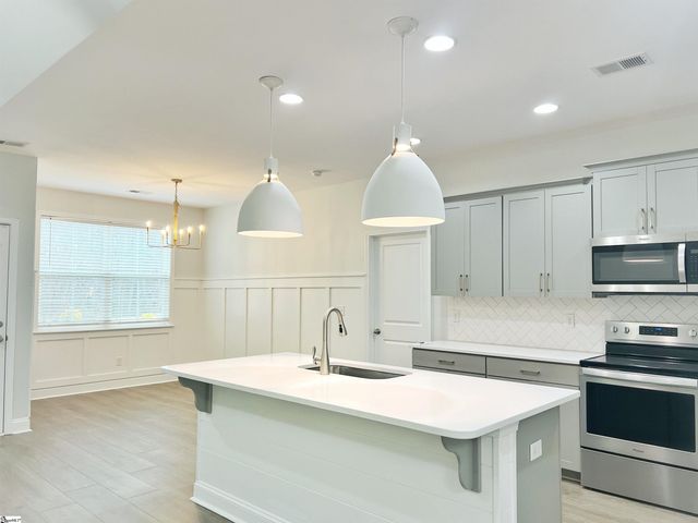 818 Orchard Valley Lane, Boiling Springs, SC 29316