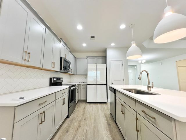 818 Orchard Valley Lane, Boiling Springs, SC 29316