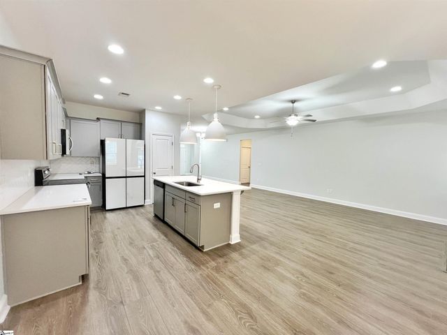 818 Orchard Valley Lane, Boiling Springs, SC 29316