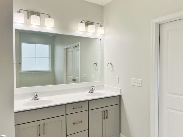 818 Orchard Valley Lane, Boiling Springs, SC 29316