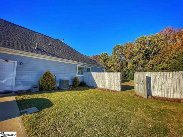 818 Orchard Valley Lane, Boiling Springs, SC 29316