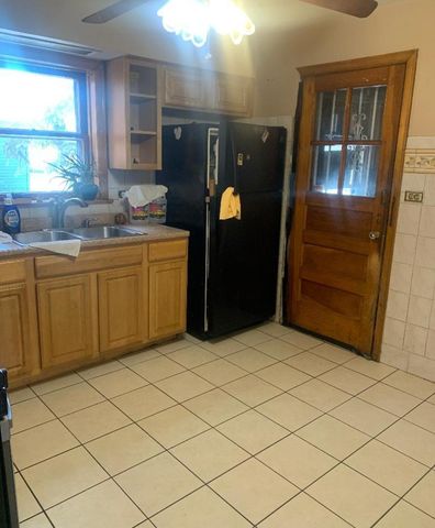 1638 S Central Avenue, Cicero, IL 60804