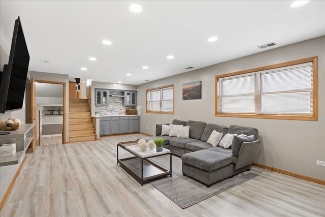 5446 S Rutherford Avenue, Chicago, IL 60638